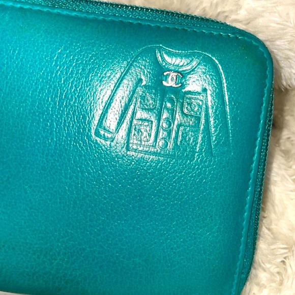 EUC Rare CHANEL "CC" Turquoise Blue Continental Zip Wallet w/Coco Chanel Jacket - Picture 3 of 8